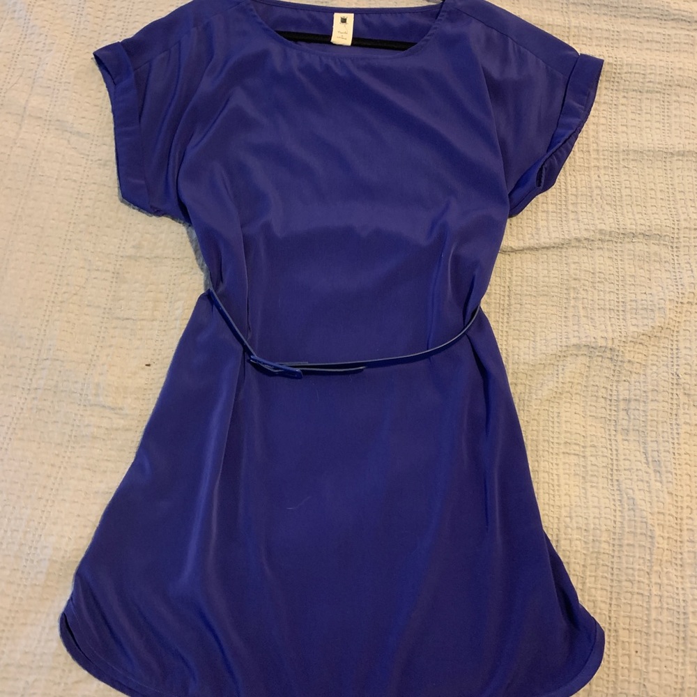 Short-sleeved & belted dress